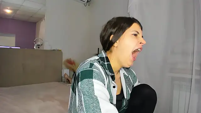 Laura Leee online show from December 1, 2025, 6:14 am