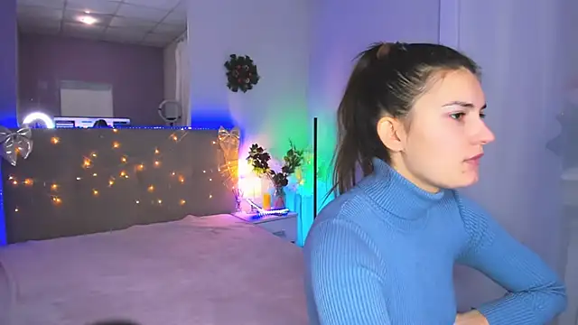 Snapshot of Laura_Leee chatting on December 21, 2025, 6:15 am Laura Leee online show from December 21, 2025, 6:15 am