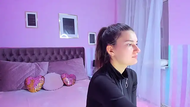 Laura Leee online show from March 13, 2025, 6:26 am