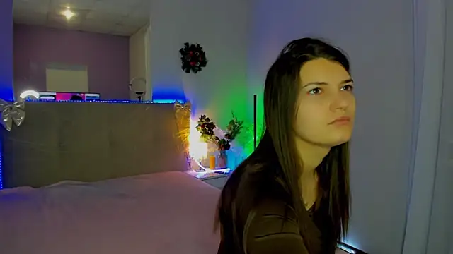 Snapshot of Laura_Leee chatting on December 18, 2025, 6:18 am Laura Leee online show from December 18, 2025, 6:18 am