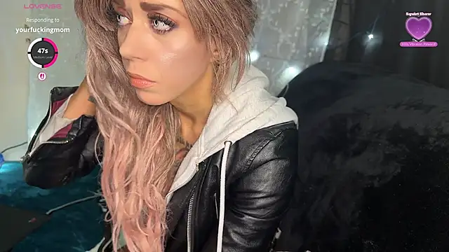 Snapshot of VeronicaRonnieTaylor chatting on November 2, 2025, 1:27 pm VeronicaRonnieTaylor online show from November 2, 2025, 1:27 pm