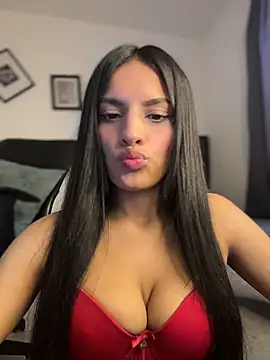 Snapshot of Dulceeany chatting on May 5, 2026, 10:35 pm Dulceeany online show from May 5, 2026, 10:35 pm