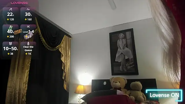 catalina santana23 online show from October 7, 2025, 12:28 pm