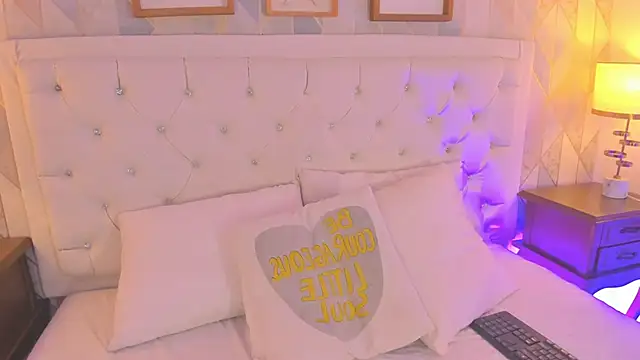 Snapshot of martina_rivera_ chatting on April 29, 2026, 12:09 pm martina rivera online show from April 29, 2026, 12:09 pm