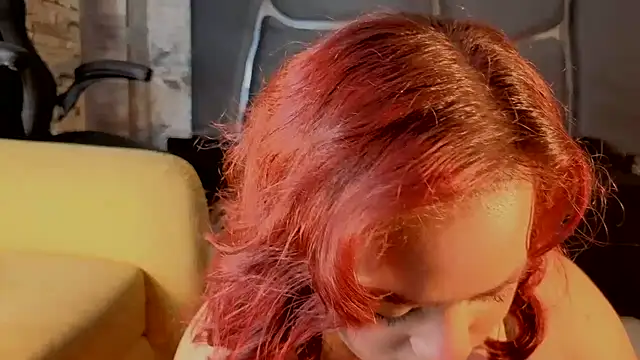 Estrella05  online show from October 23, 2025, 4:44 am