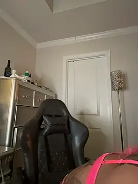 butterflybootyy online show from February 4, 2026, 7:14 am