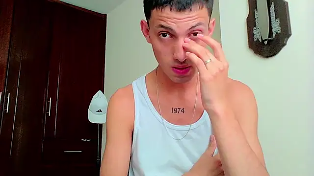 Snapshot of Dylan_west chatting on October 28, 2025, 6:18 pm Dylan west online show from October 28, 2025, 6:18 pm