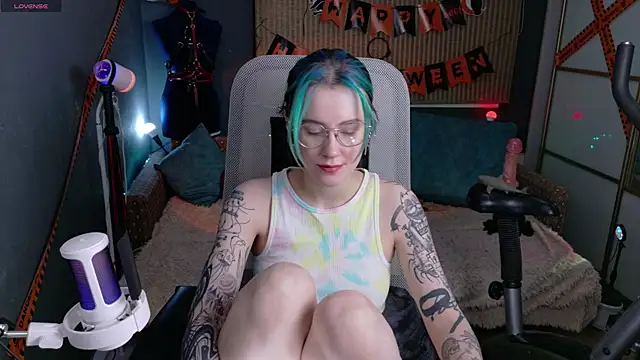 Snapshot of Cumpotik_Eve chatting on December 19, 2025, 2:37 am Cumpotik Eve online show from December 19, 2025, 2:37 am