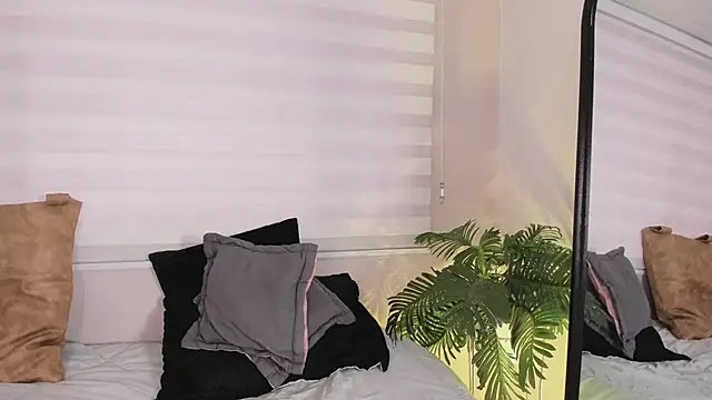 Snapshot of ariana_rosse__ chatting on March 18, 2025, 3:55 pm ariana rosse   online show from March 18, 2025, 3:55 pm