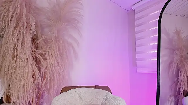 Snapshot of ariana_rosse__ chatting on February 4, 2025, 3:36 pm ariana rosse   online show from February 4, 2025, 3:36 pm