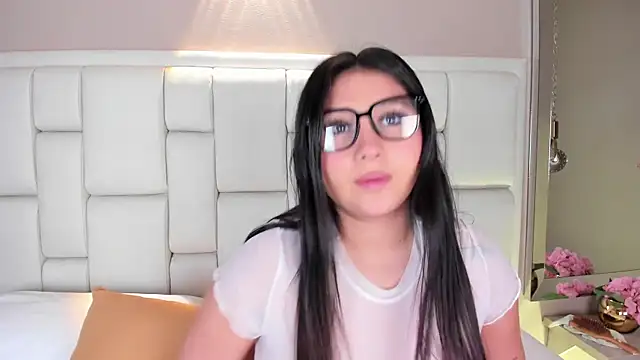 Snapshot of AvyMilton chatting on January 10, 2026, 11:27 am AvyMilton online show from January 10, 2026, 11:27 am