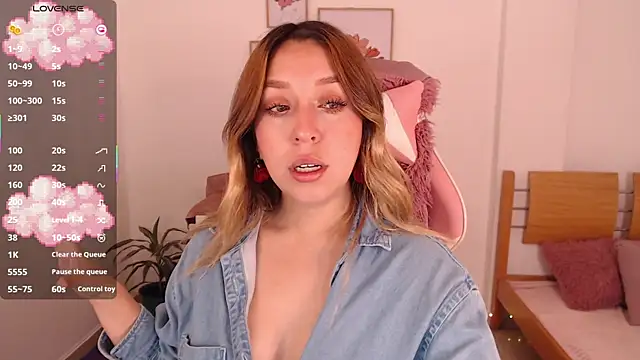 Snapshot of Dahlia__espresso chatting on February 5, 2026, 7:43 pm Dahlia espresso online show from February 5, 2026, 7:43 pm