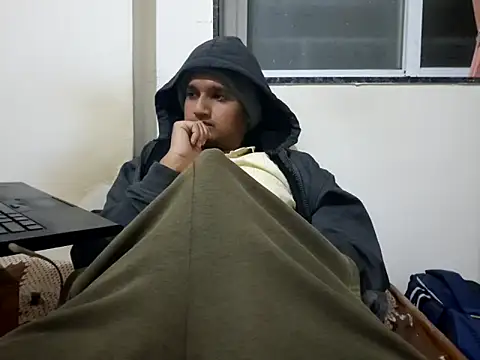 Snapshot of Jonrobinso chatting on December 21, 2025, 4:52 pm Jonrobinso online show from December 21, 2025, 4:52 pm