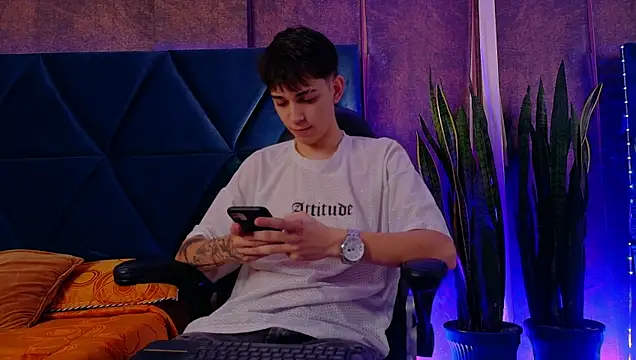 Snapshot of Lion_Foster01 chatting on December 4, 2025, 9:36 pm Lion Foster01 online show from December 4, 2025, 9:36 pm