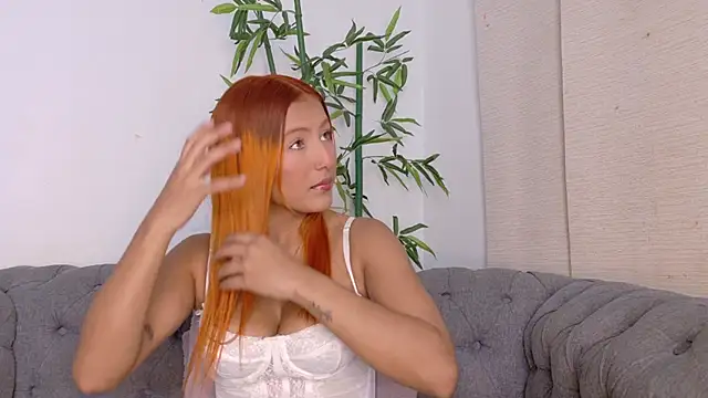 Snapshot of miranda_villa chatting on December 21, 2025, 12:18 pm miranda villa online show from December 21, 2025, 12:18 pm