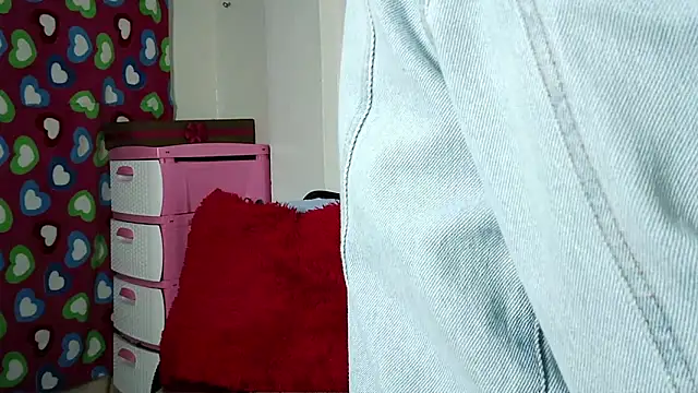 alixia81 online show from November 29, 2025, 10:54 pm