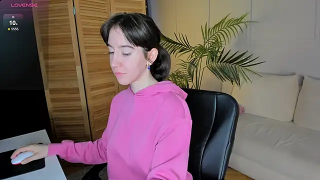 Belle Via online show from February 28, 2025, 5:26 am