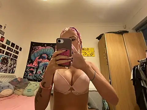 EmilyCleeveland online show from September 10, 2025, 7:13 pm