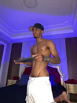 Snapshot of AaronCruz_ chatting on December 18, 2025, 1:33 am AaronCruz online show from December 18, 2025, 1:33 am