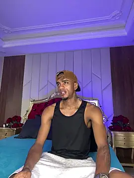 Snapshot of AaronCruz_ chatting on December 15, 2025, 9:42 pm AaronCruz online show from December 15, 2025, 9:42 pm