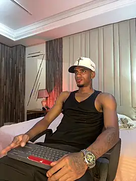 AaronCruz  online show from February 7, 2026, 3:36 am