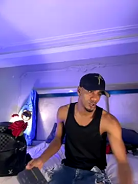 Snapshot of AaronCruz_ chatting on December 2, 2025, 10:00 pm AaronCruz online show from December 2, 2025, 10:00 pm