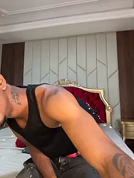 Snapshot of AaronCruz_ chatting on December 3, 2025, 7:57 pm AaronCruz online show from December 3, 2025, 7:57 pm