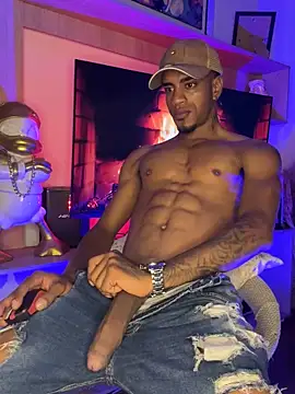 Snapshot of AaronCruz_ chatting on October 28, 2025, 5:29 am AaronCruz online show from October 28, 2025, 5:29 am