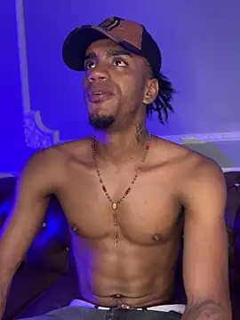 Snapshot of AaronCruz_ chatting on March 11, 2025, 10:42 pm AaronCruz online show from March 11, 2025, 10:42 pm