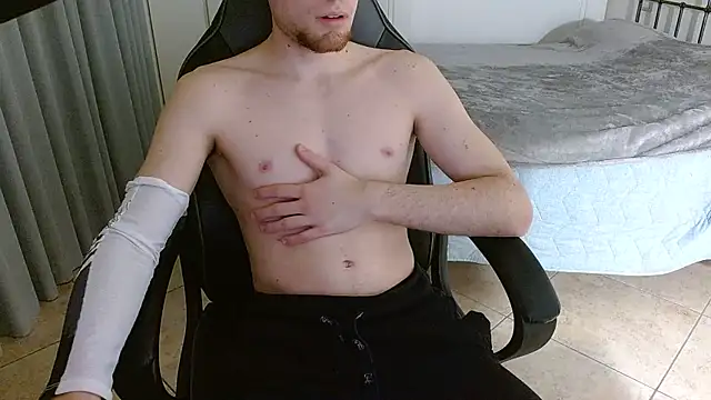 FitGuyDream online show from November 3, 2025, 11:19 pm