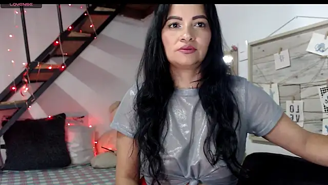 luna sky83 online show from September 17, 2025, 7:21 am