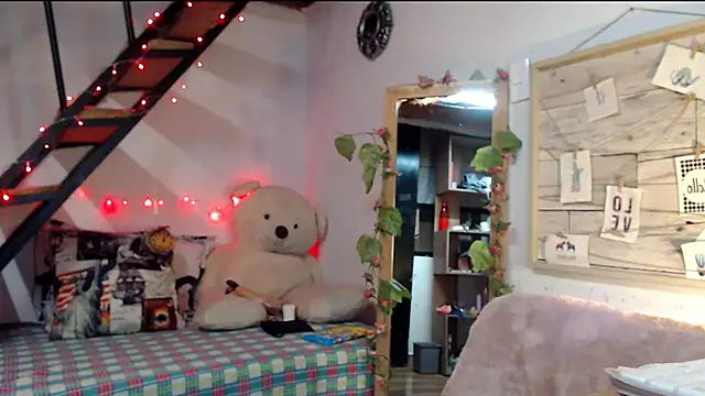 luna sky83 online show from February 26, 2025, 5:24 am