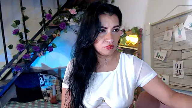 luna sky83 online show from April 22, 2026, 5:03 am