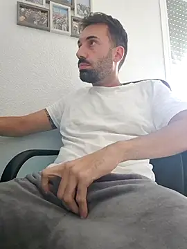 Snapshot of espanolmadrid chatting on October 12, 2025, 1:45 pm espanolmadrid online show from October 12, 2025, 1:45 pm