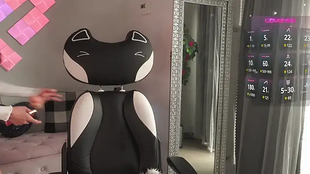 Snapshot of Mysticxkitty chatting on February 9, 2025, 4:40 pm Mysticxkitty online show from February 9, 2025, 4:40 pm