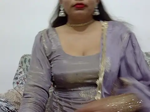 Snapshot of mishi_kaur chatting on March 2, 2025, 6:13 pm mishi kaur online show from March 2, 2025, 6:13 pm