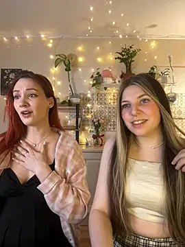 Snapshot of Annie_aww chatting on February 27, 2025, 8:53 pm Annie aww online show from February 27, 2025, 8:53 pm