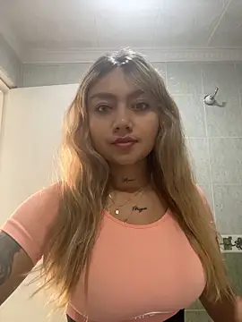 amanda-medrano1 online show from April 15, 2026, 1:59 pm