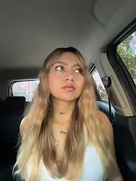 amanda-medrano1 online show from March 28, 2026, 2:40 pm