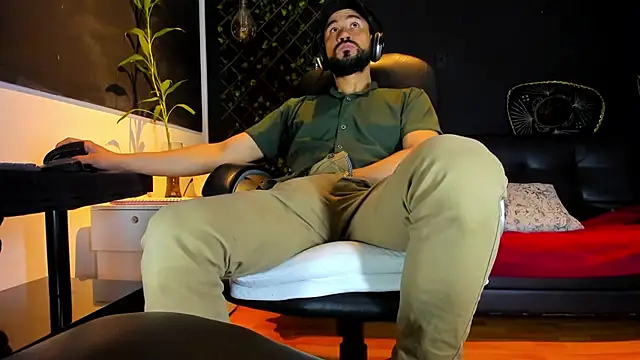 Snapshot of alessandro_wye chatting on February 24, 2026, 6:14 am alessandro wye online show from February 24, 2026, 6:14 am