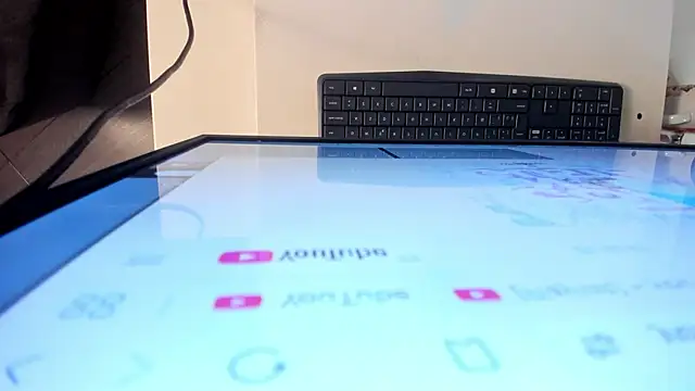 Snapshot of escarleth__ chatting on March 19, 2025, 1:29 pm escarleth online show from March 19, 2025, 1:29 pm