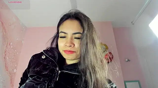 soyzarahtorres online show from December 16, 2025, 9:41 pm