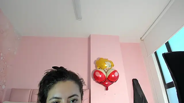 soyzarahtorres online show from November 25, 2025, 10:21 pm