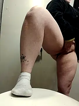 Snapshot of lilbishmiss chatting on December 3, 2025, 2:16 pm lilbishmiss online show from December 3, 2025, 2:16 pm