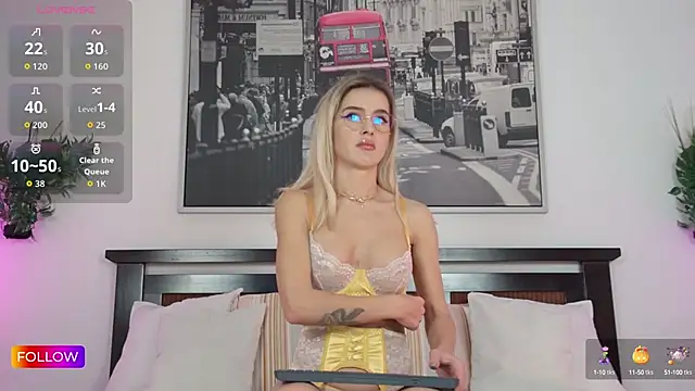 Snapshot of Sarah-Hart chatting on October 12, 2025, 8:48 am Sarah-Hart online show from October 12, 2025, 8:48 am