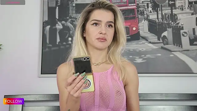 Snapshot of Sarah-Hart chatting on October 1, 2025, 8:30 am Sarah-Hart online show from October 1, 2025, 8:30 am