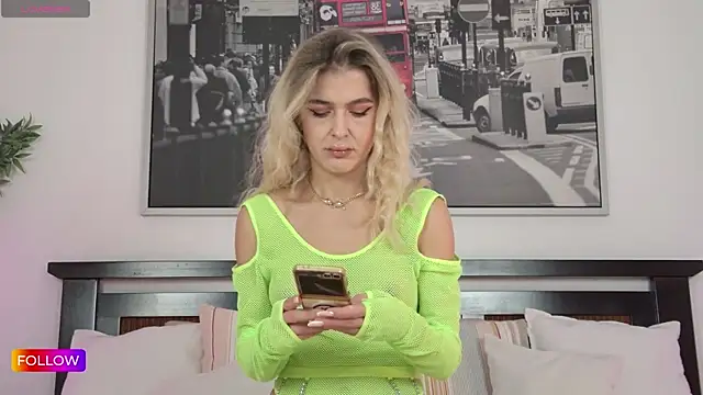 Snapshot of Sarah-Hart chatting on October 15, 2025, 7:38 am Sarah-Hart online show from October 15, 2025, 7:38 am