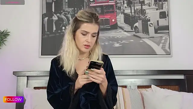 Snapshot of Sarah-Hart chatting on October 6, 2025, 11:33 am Sarah-Hart online show from October 6, 2025, 11:33 am