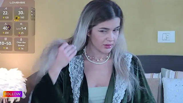 Snapshot of Sarah-Hart chatting on March 4, 2025, 5:21 am Sarah-Hart online show from March 4, 2025, 5:21 am