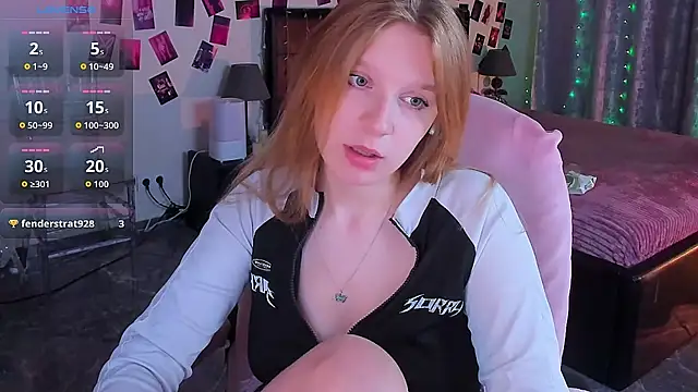 Snapshot of KarambaMoon chatting on July 17, 2026, 9:01 pm KarambaMoon online show from July 17, 2026, 9:01 pm
